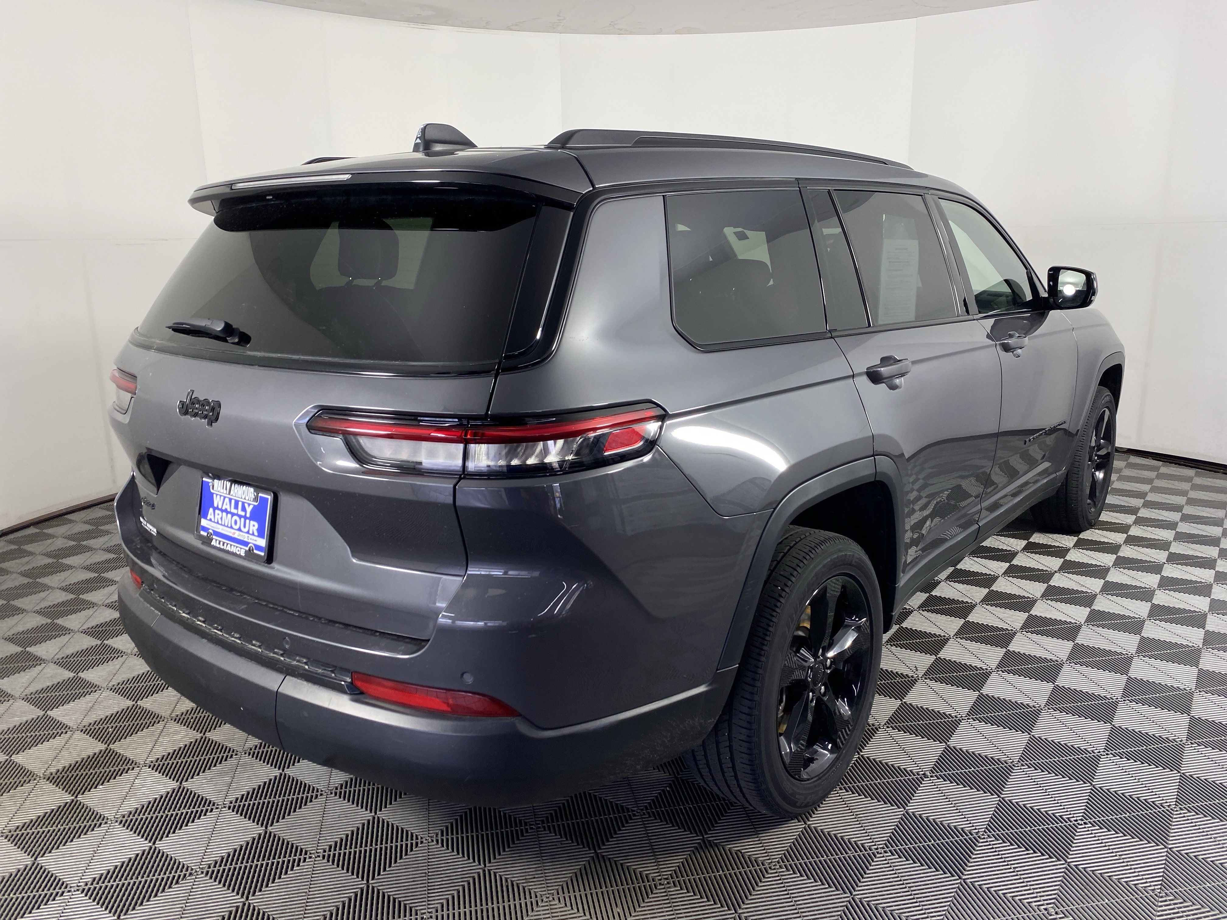 Used 2023 Jeep Grand Cherokee L Laredo image 8