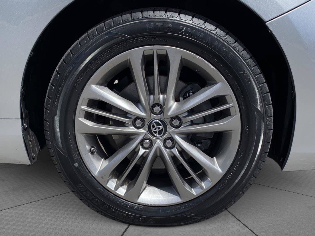 Used 2017 Toyota Camry SE w/ Moonroof Package FWD image 9