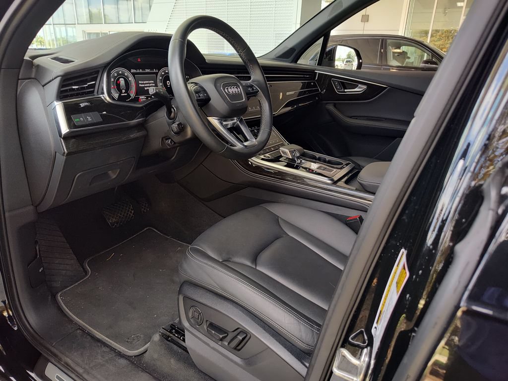 Used 2025 Audi Q7 3.0T Premium Plus AWD/4WD image 2