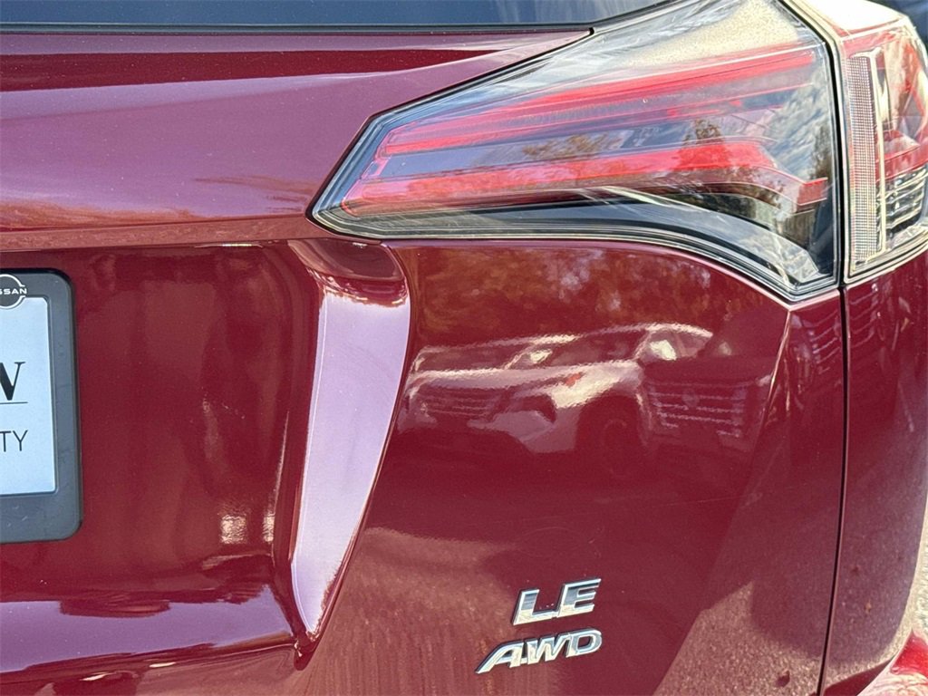 Used 2018 Toyota RAV4 LE image 25