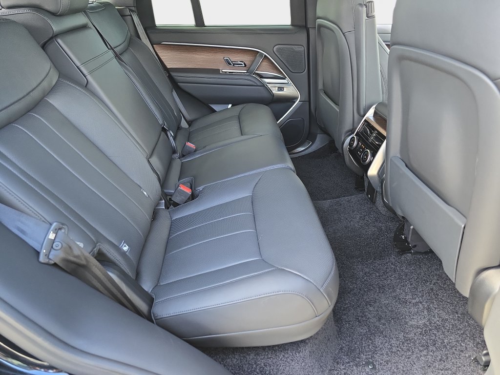 Certified 2025 Land Rover Range Rover SE AWD/4WD image 10