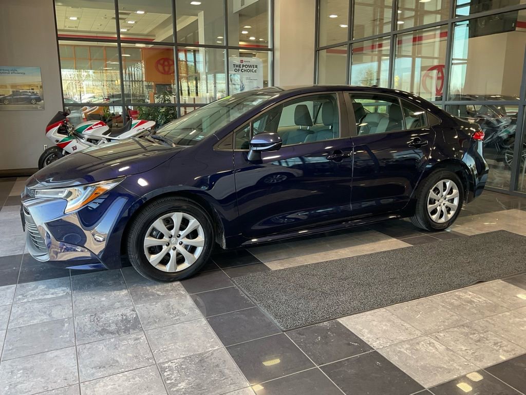 Certified 2025 Toyota Corolla LE image 3