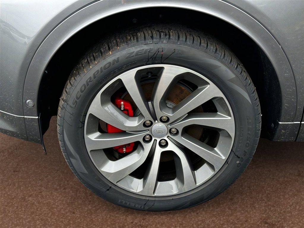 New 2025 Land Rover Discovery Sport S image 4