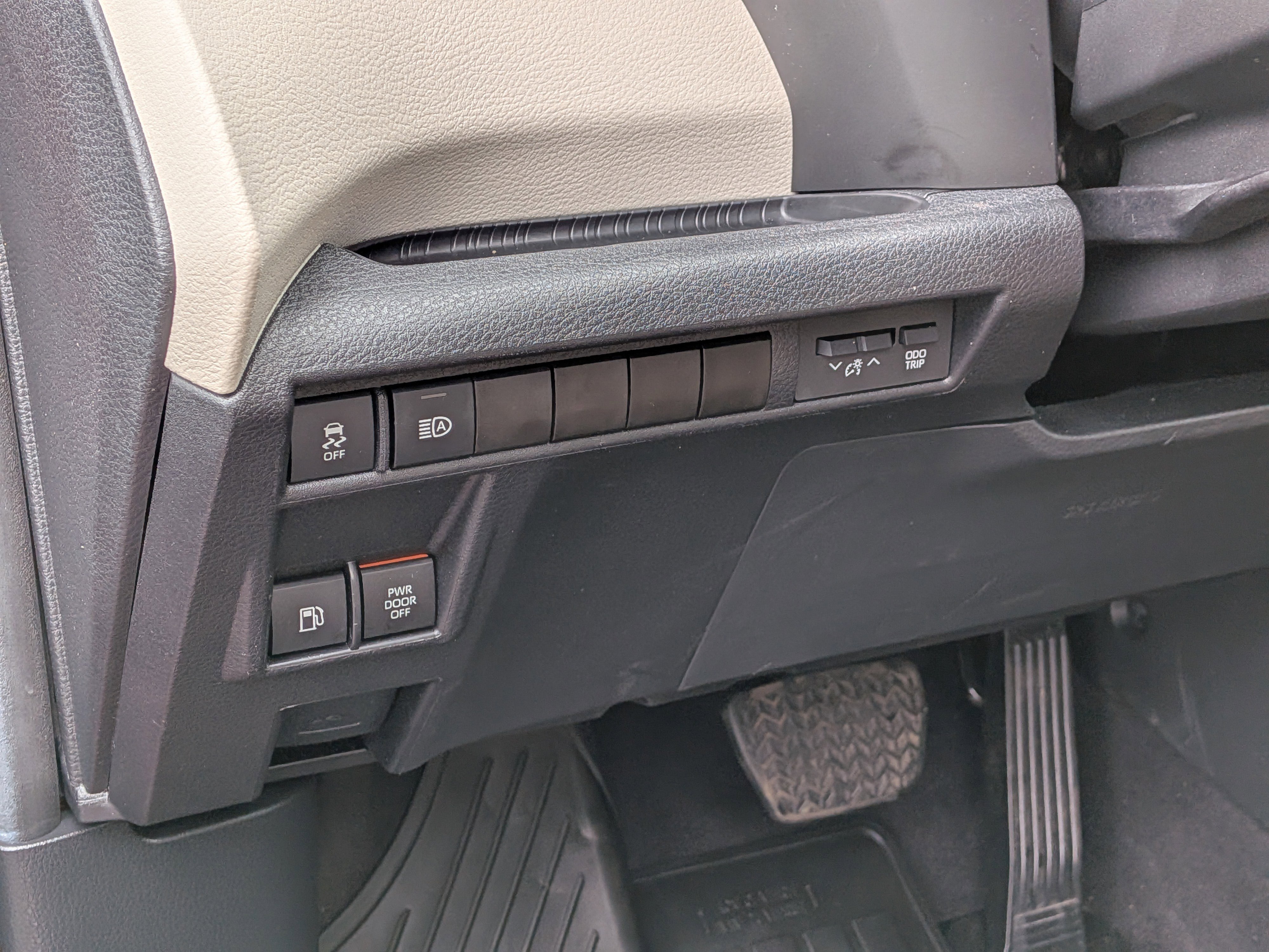 Certified 2024 Toyota Sienna XLE image 16