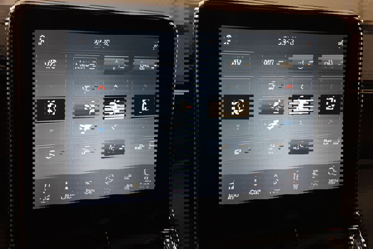 Used 2020 Lincoln Navigator L Reserve w/ Equipment Group 208A Reserve image 34