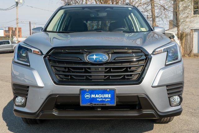 Used 2023 Subaru Forester Premium image 3