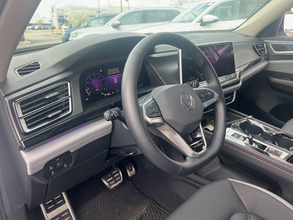 Used 2025 Volkswagen Atlas Peak Edition SE image 12