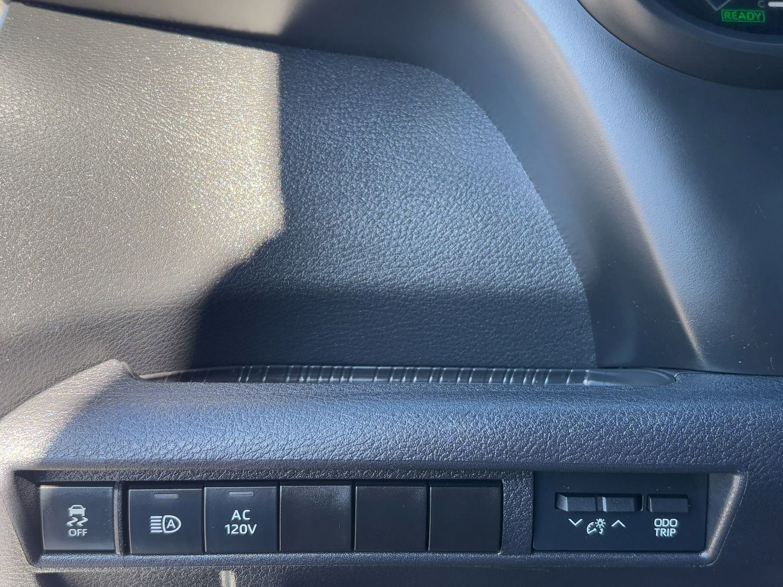 Used 2025 Toyota Sienna Limited image 30