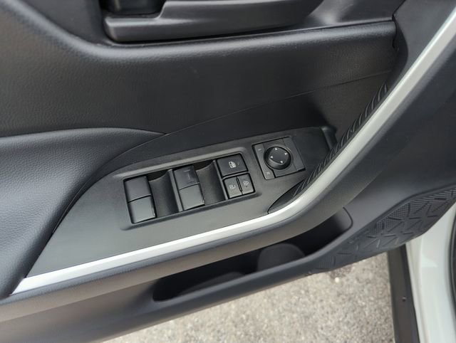 Used 2025 Toyota RAV4 LE AWD/4WD image 18