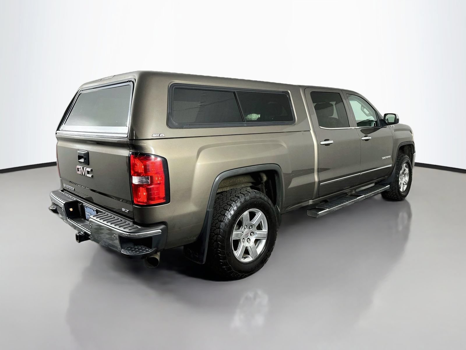 Used 2015 GMC Sierra 1500 SLT w/ SLT Preferred Package AWD/4WD image 8