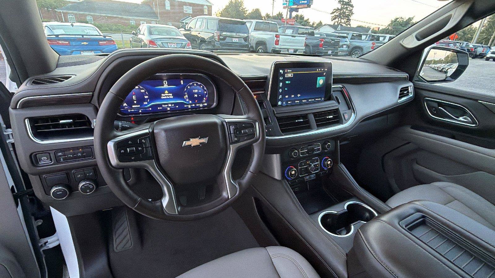 Used 2023 Chevrolet Suburban LT RWD image 3