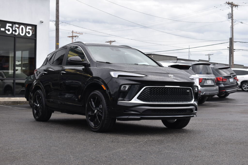 Used 2025 Buick Encore GX Sport Touring w/ Comfort Package image 3