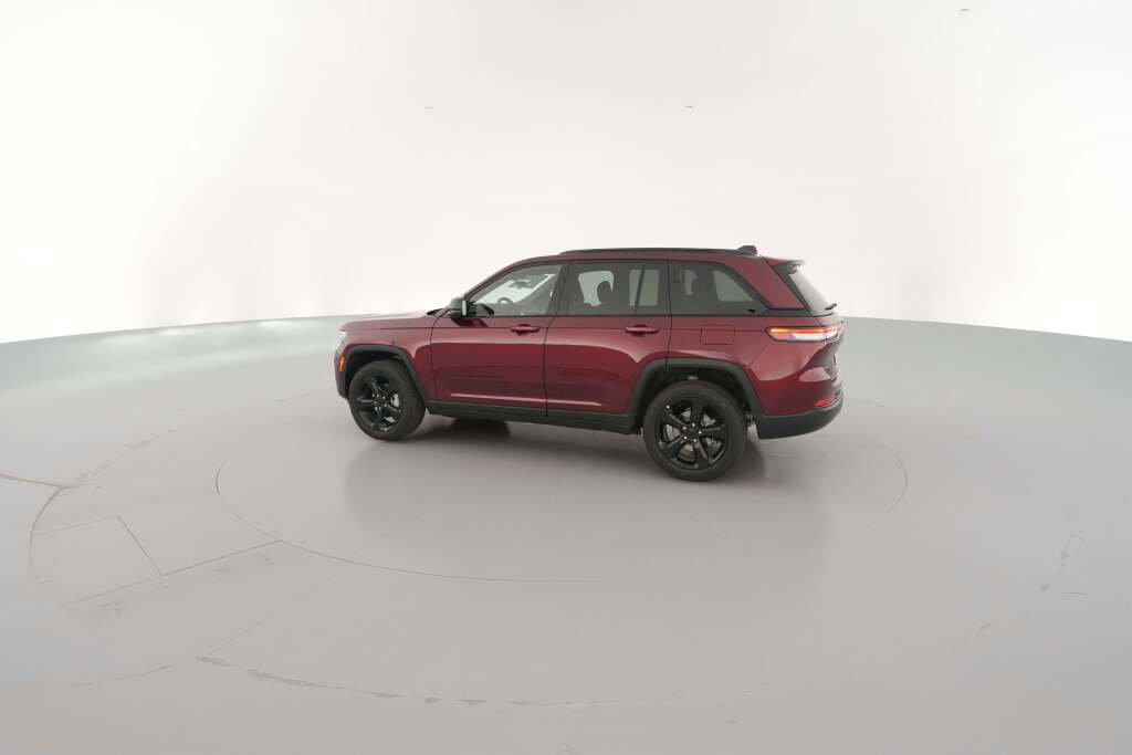 New 2025 Jeep Grand Cherokee Limited w/ Black Appearance Package image 7