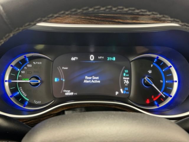 Used 2023 Chrysler Pacifica Limited FWD image 37