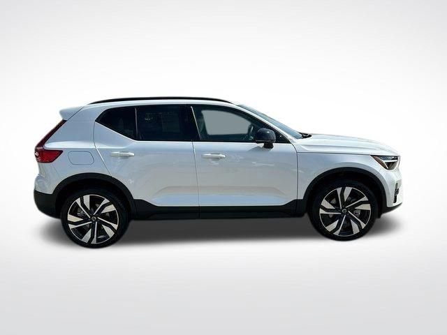 New 2025 Volvo XC40 B5 Ultra w/ Protection Package AWD/4WD image 9