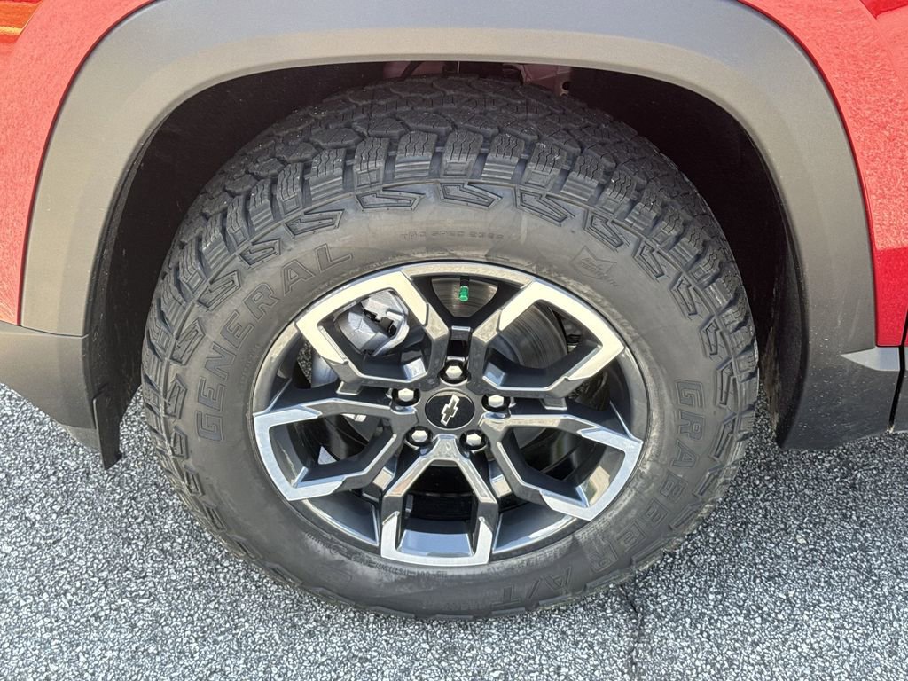 New 2026 Chevrolet Equinox ACTIV w/ Convenience Package III image 12