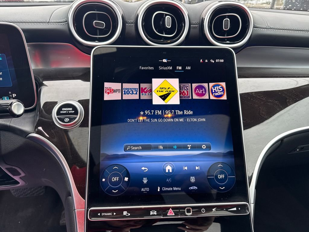 Used 2025 Mercedes-Benz GLC 300 4MATIC image 25