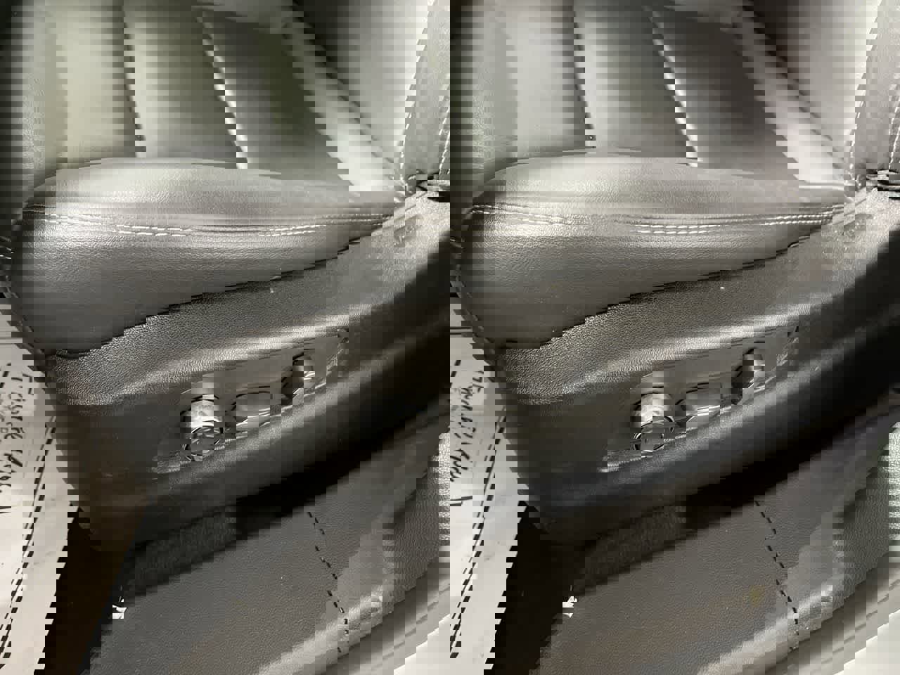 Used 2025 Cadillac XT4 Premium Luxury image 14