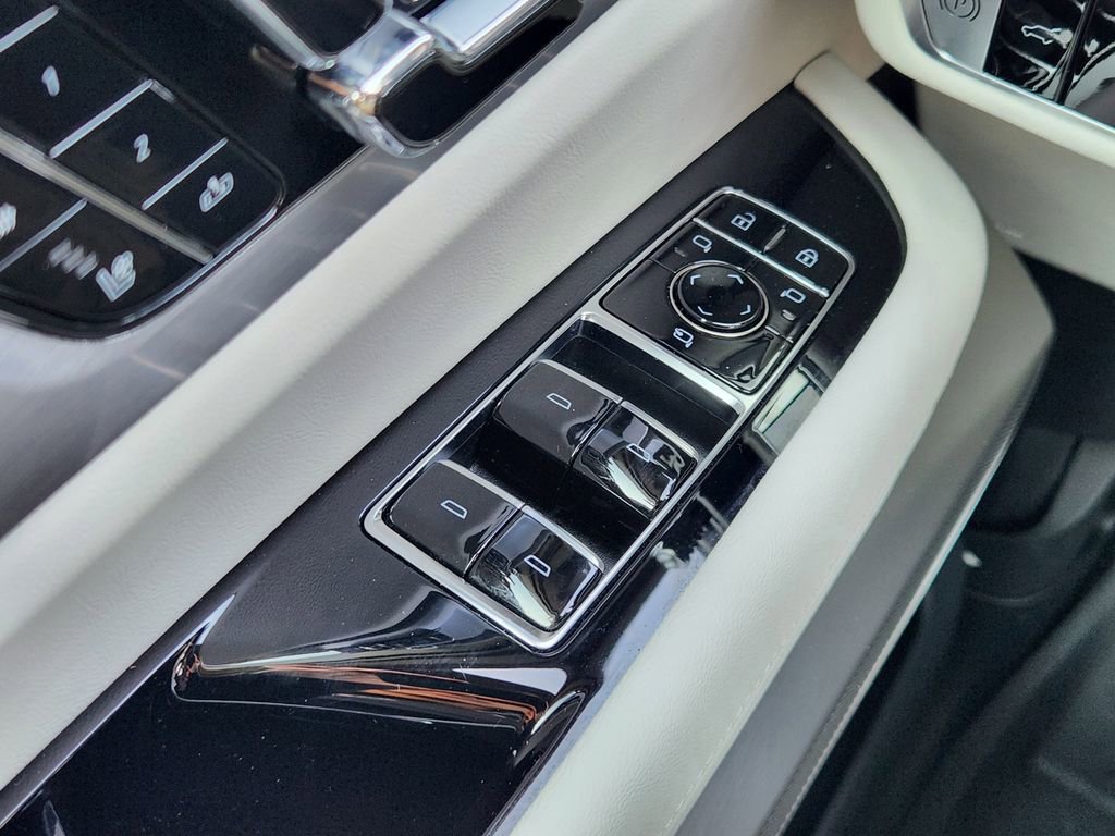 Used 2026 Cadillac Vistiq Sport w/ LPO, Floor Liner Package image 22