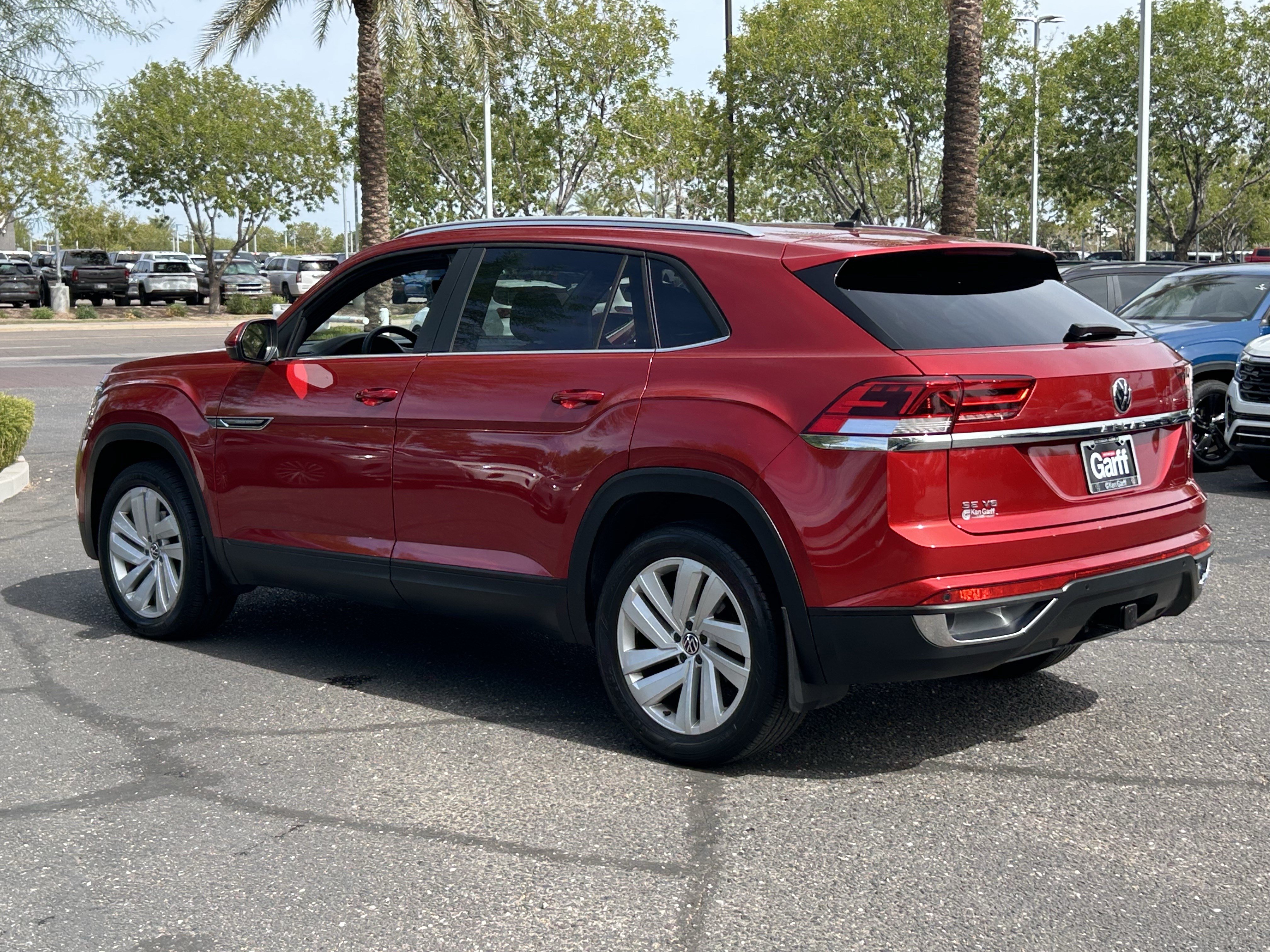 Used 2023 Volkswagen Atlas Cross Sport SE w/ Panoramic Sunroof Package FWD image 3