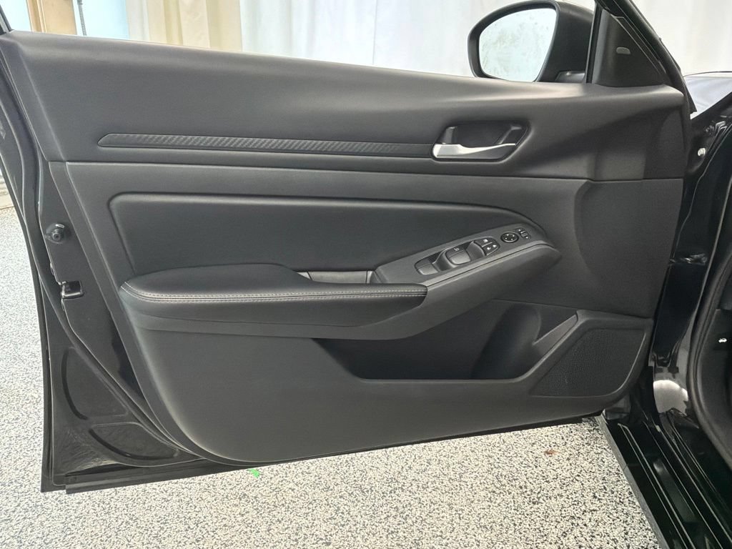 Used 2024 Nissan Altima 2.5 SV FWD image 23