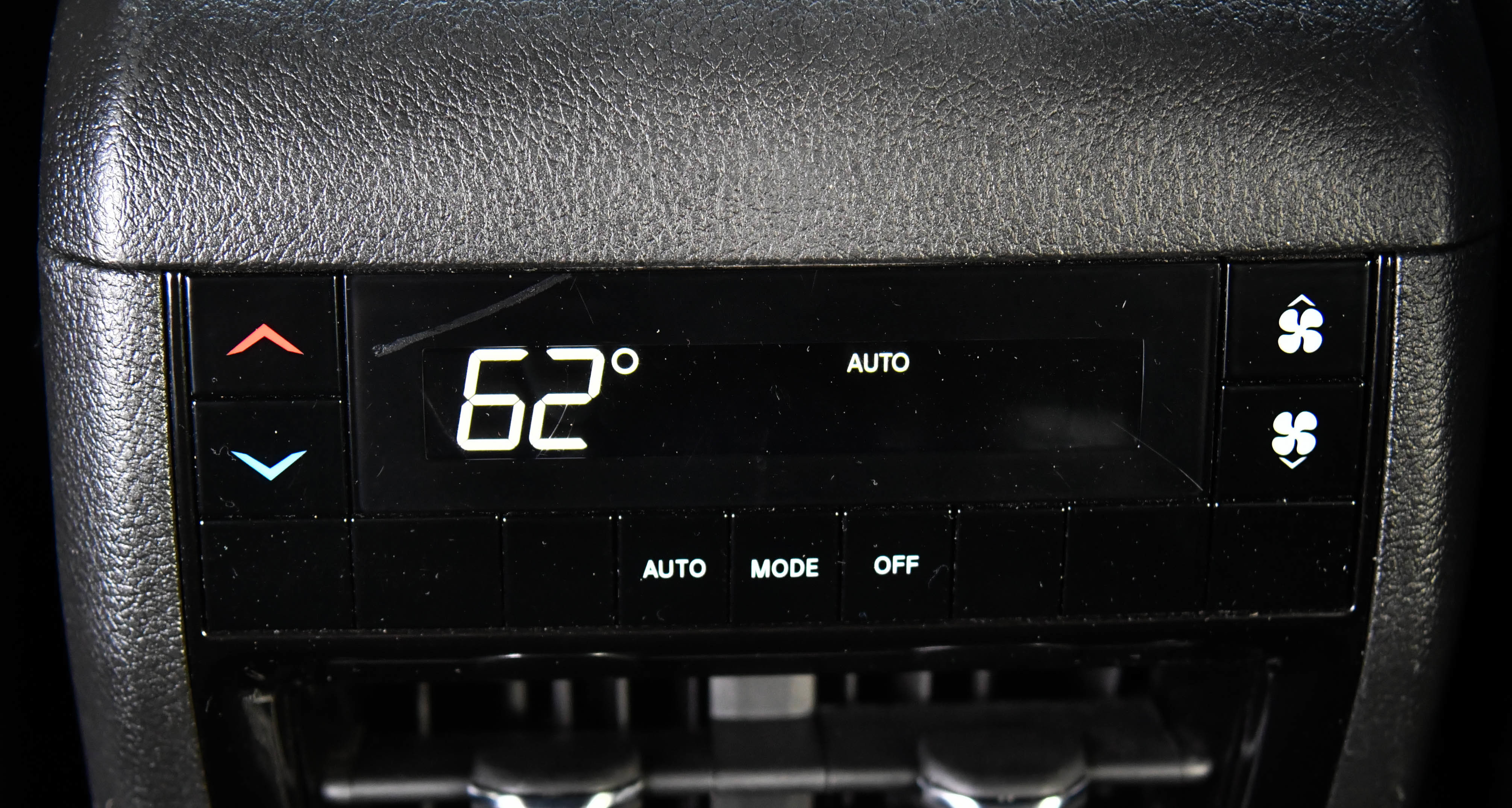 Used 2024 Jeep Grand Cherokee L Laredo image 42