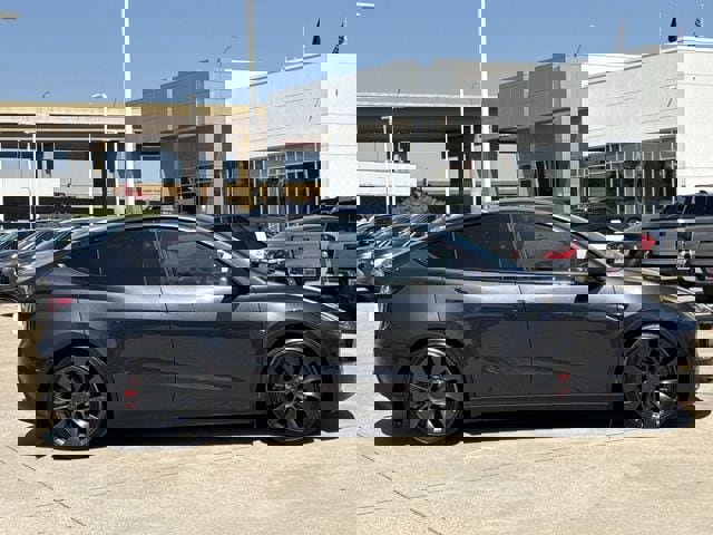 Used 2025 Tesla Model Y Performance image 3