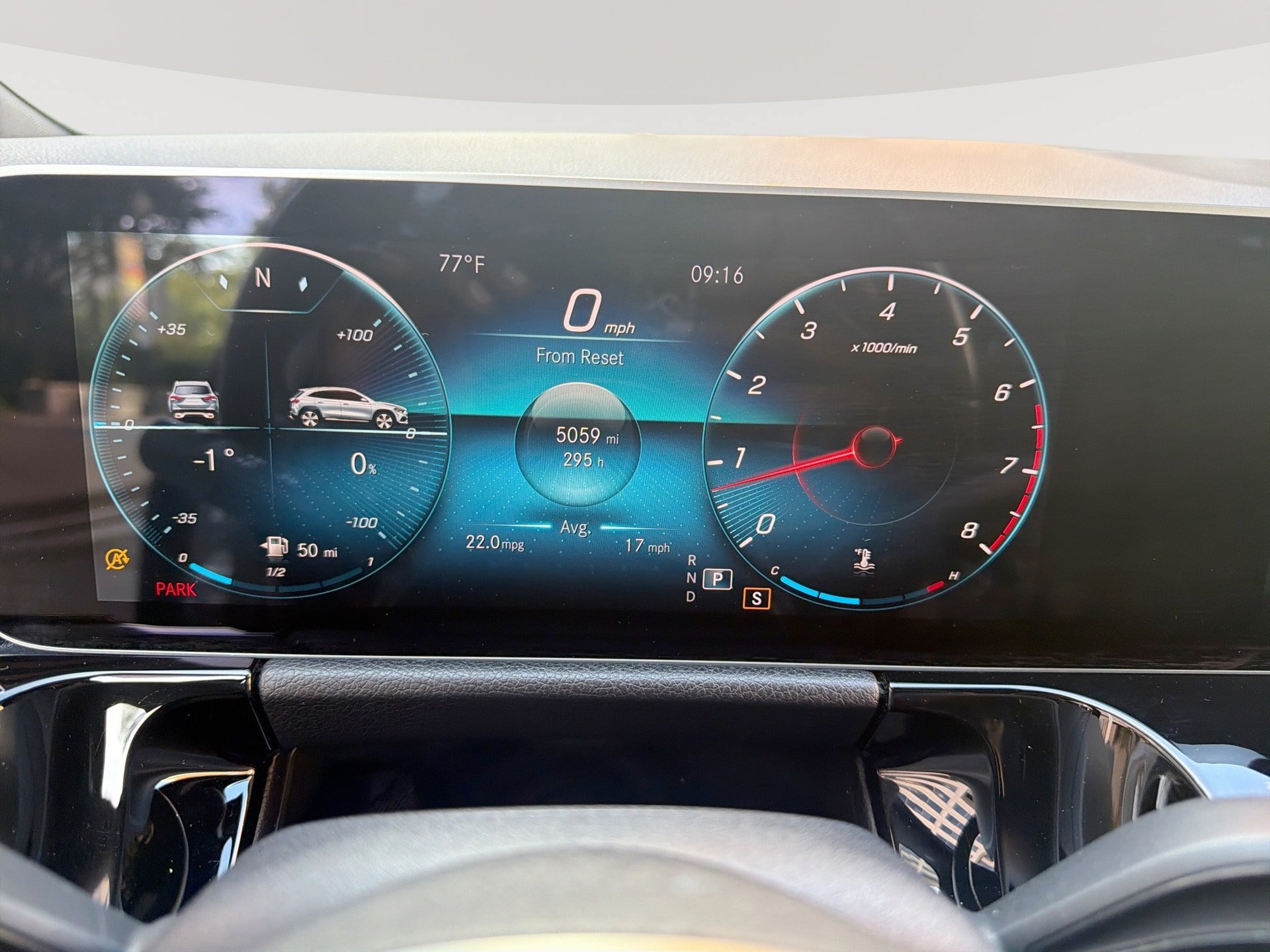 Used 2021 Mercedes-Benz GLA 250 4MATIC w/ Premium Package image 10