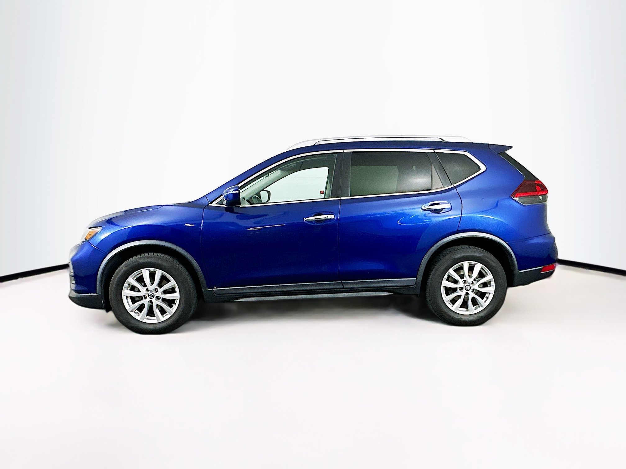 Used 2018 Nissan Rogue SV FWD image 4