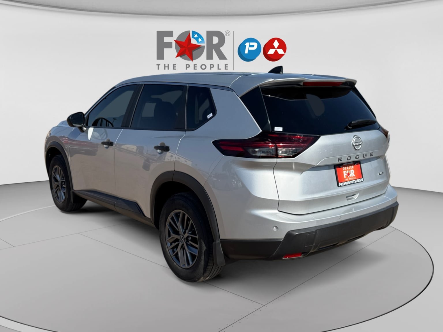 Used 2025 Nissan Rogue S AWD/4WD image 3