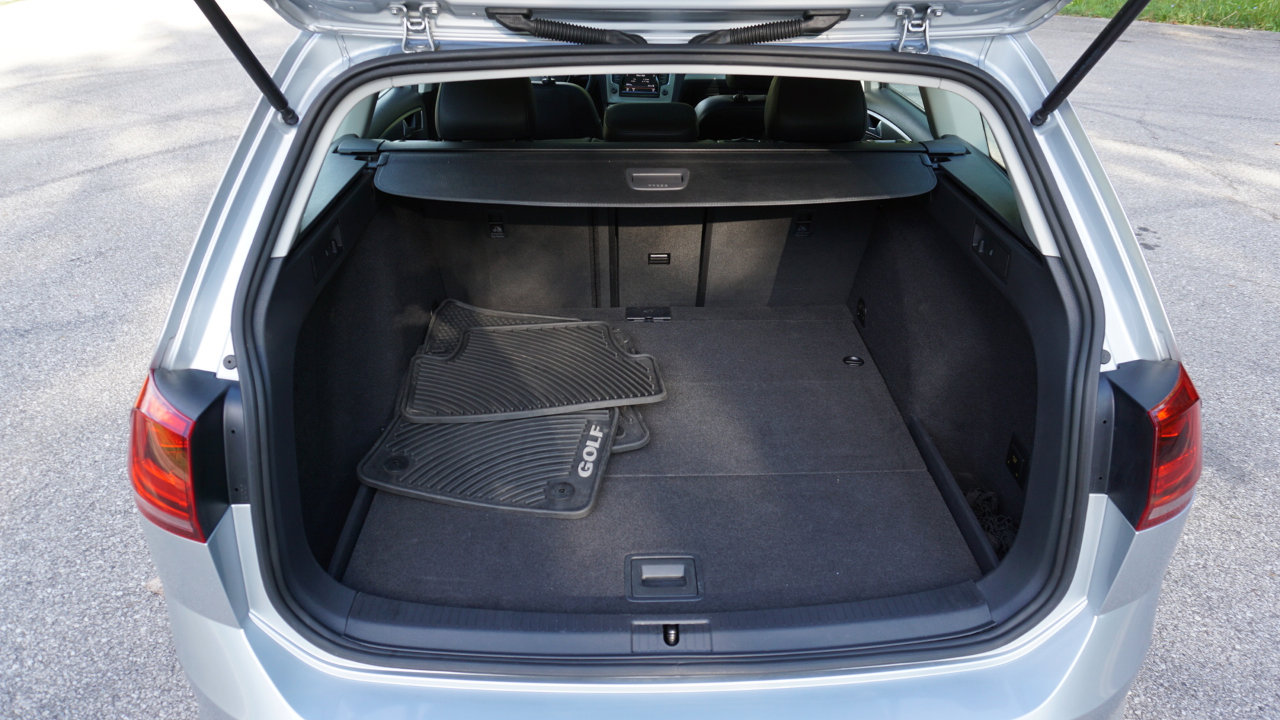 Used 2015 Volkswagen Golf S image 28