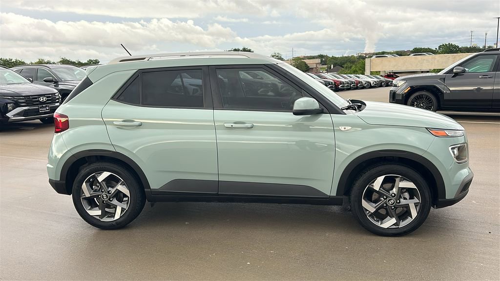 Used 2025 Hyundai Venue SEL FWD image 14