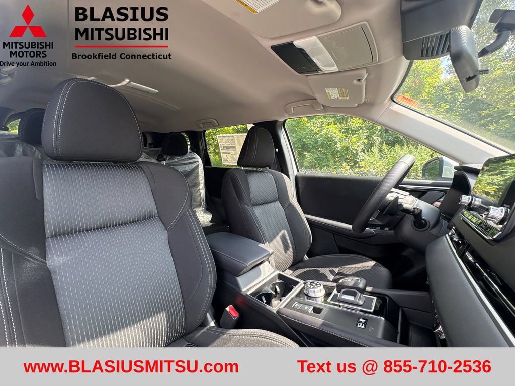 Used 2025 Mitsubishi Outlander ES AWD/4WD image 42