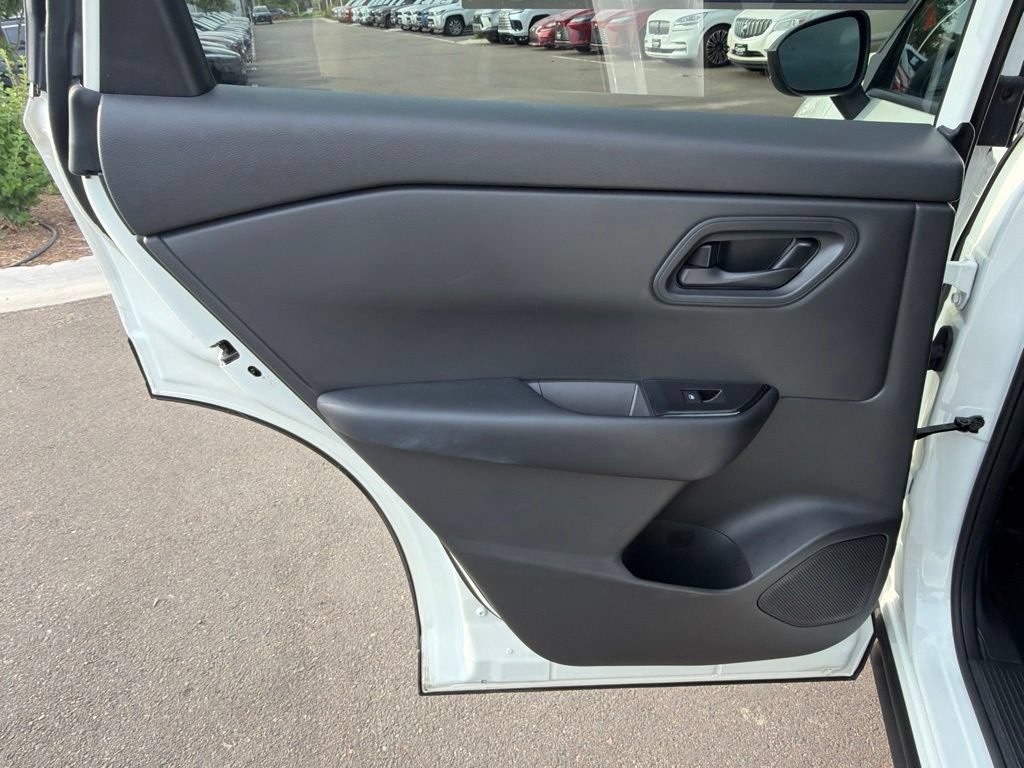 Used 2024 Nissan Rogue S AWD/4WD image 17