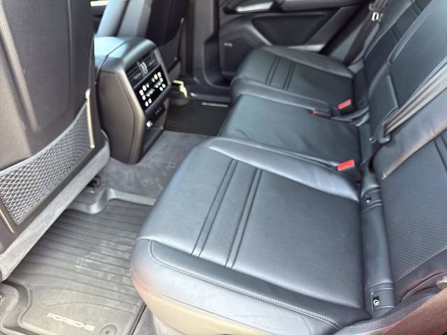 Used 2024 Porsche Cayenne Coupe AWD/4WD image 12