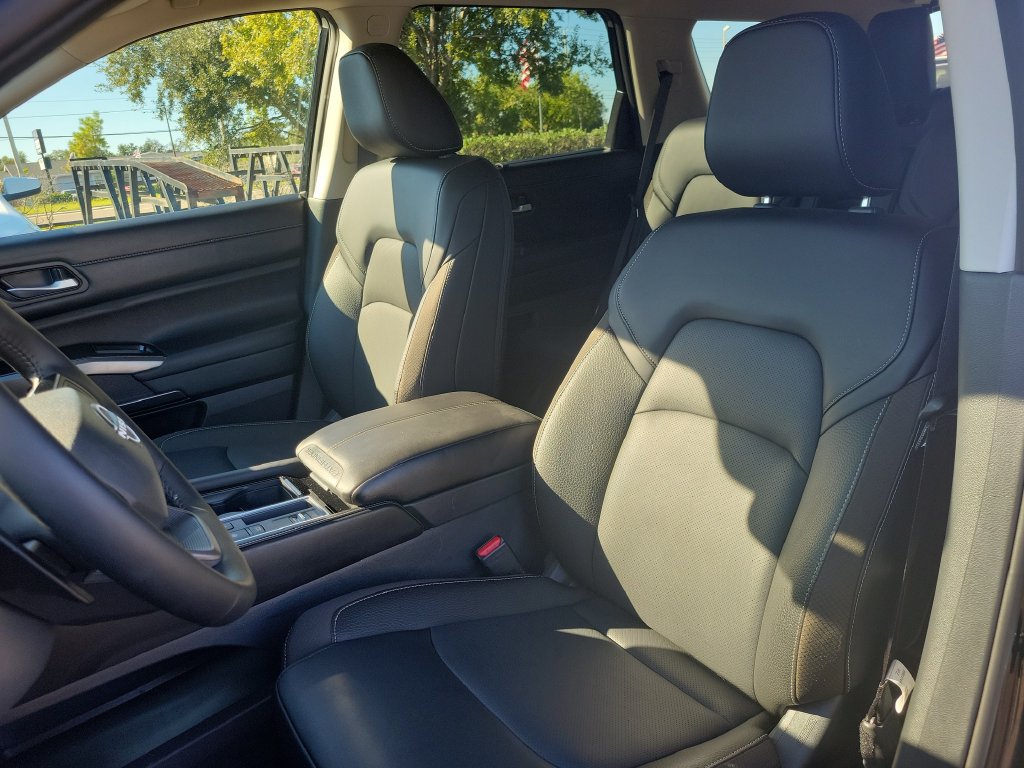 Used 2026 Nissan Pathfinder SL w/ SL Premium Package FWD image 16