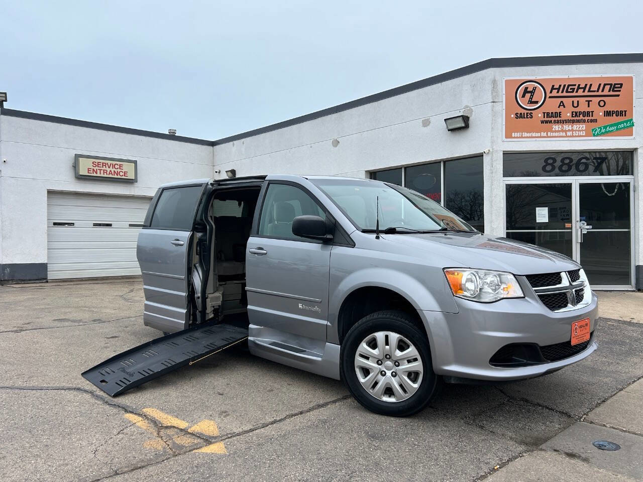 Used 2016 Dodge Grand Caravan SE w/ Quick Order Package 29E SE image 3