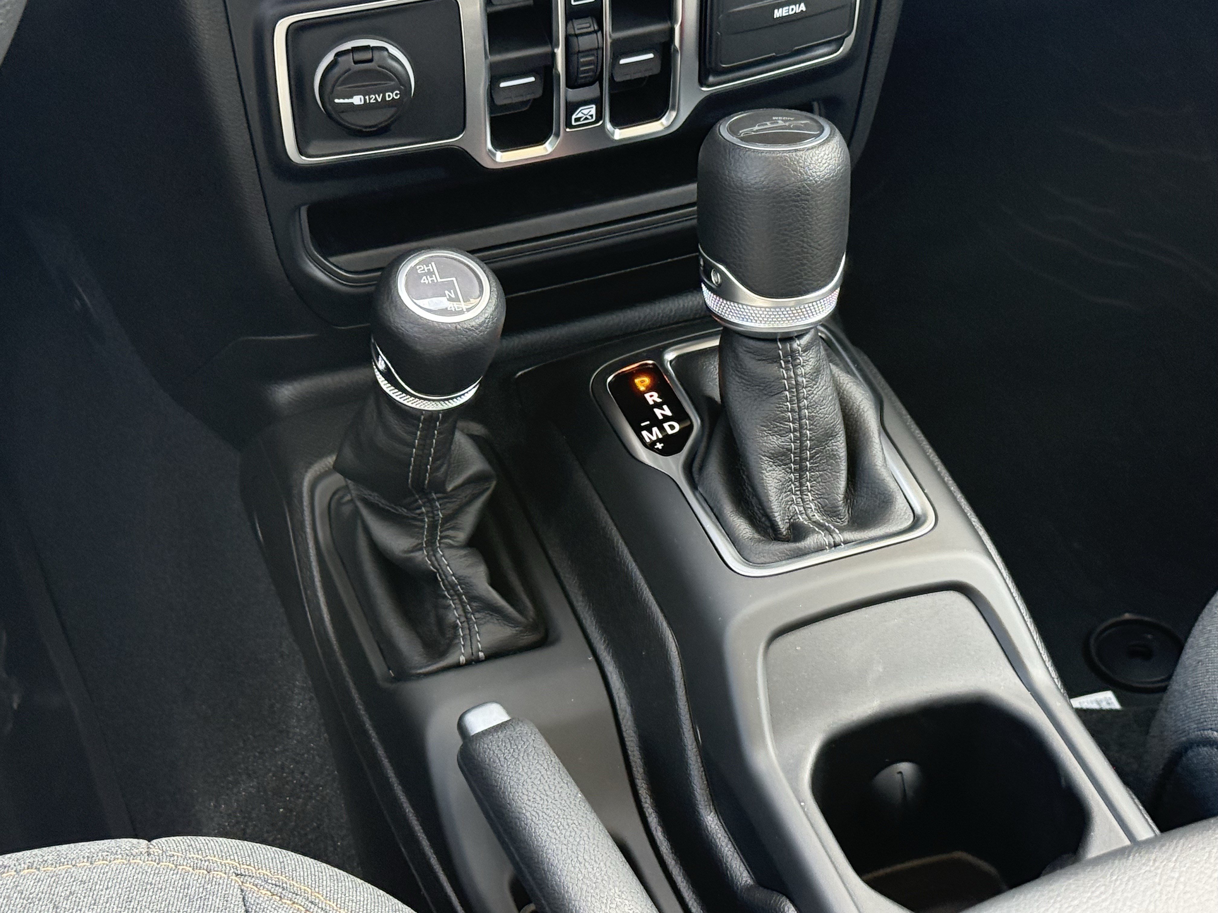 New 2026 Jeep Gladiator Sport AWD/4WD image 15