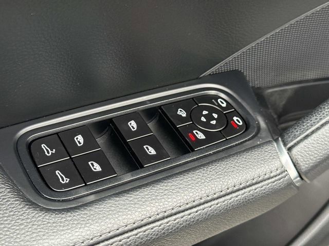 Used 2022 Porsche Cayenne Platinum Edition image 21