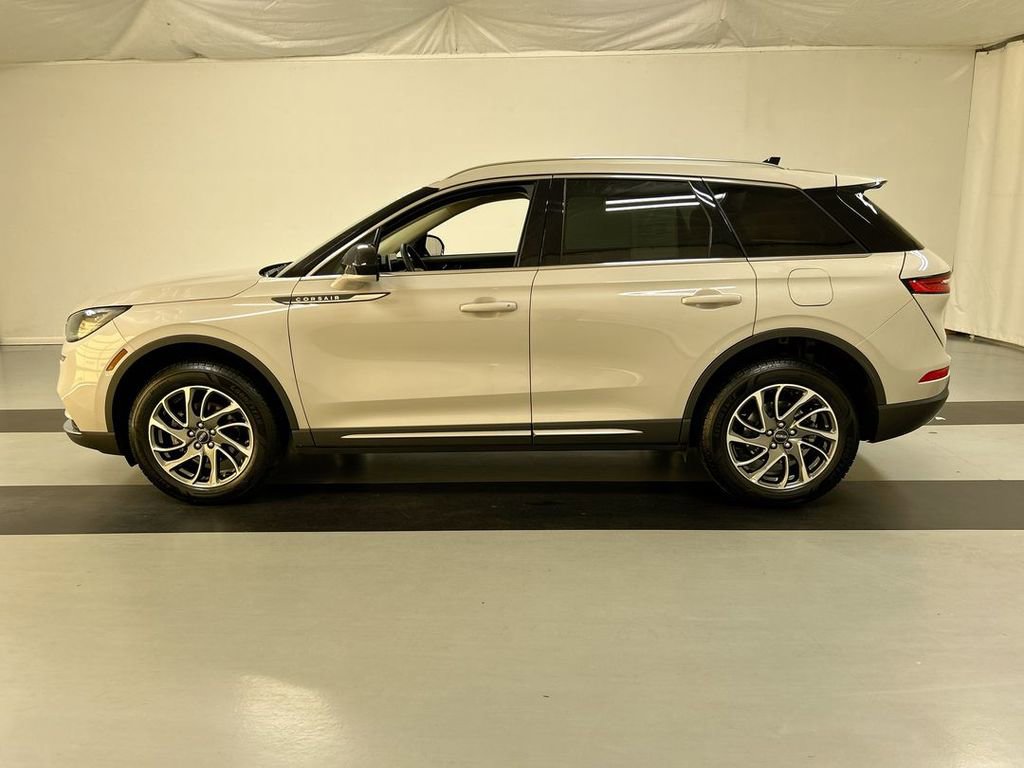 Used 2022 Lincoln Corsair Standard w/ Equipment Group 101A image 7