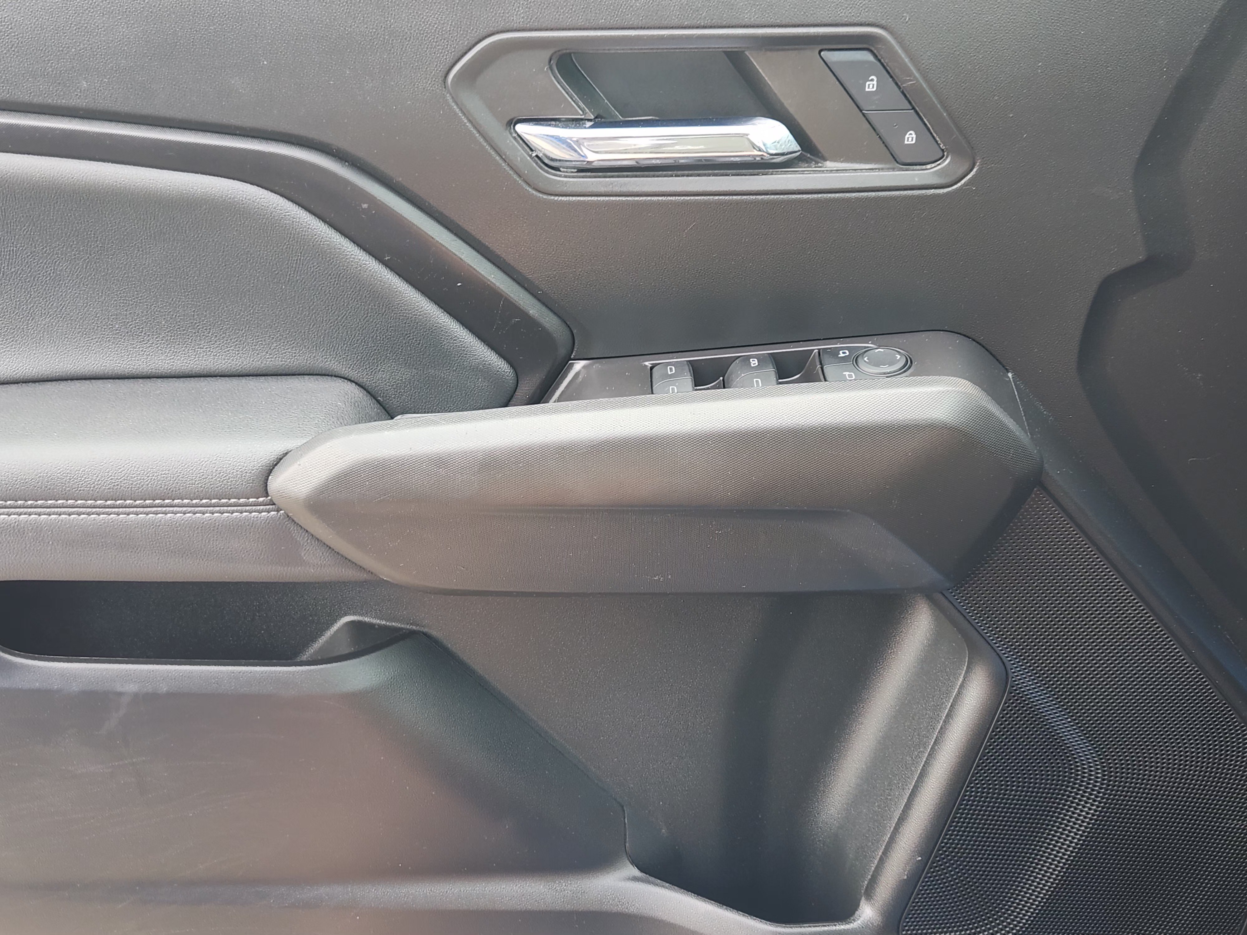 Used 2024 Chevrolet Colorado LT w/ LT Convenience Package II RWD image 23