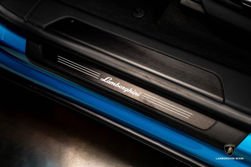 Used 2025 Lamborghini Urus SE image 21