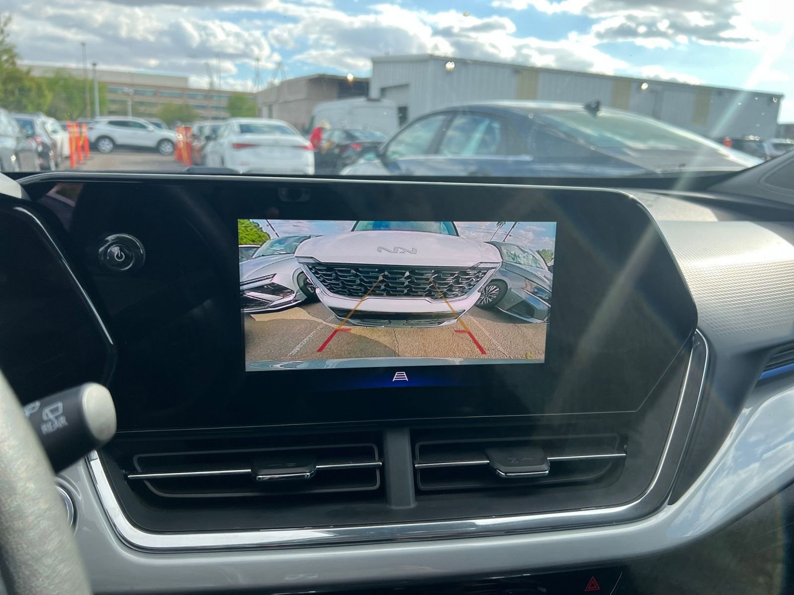 Used 2025 Chevrolet Trax LT FWD image 24