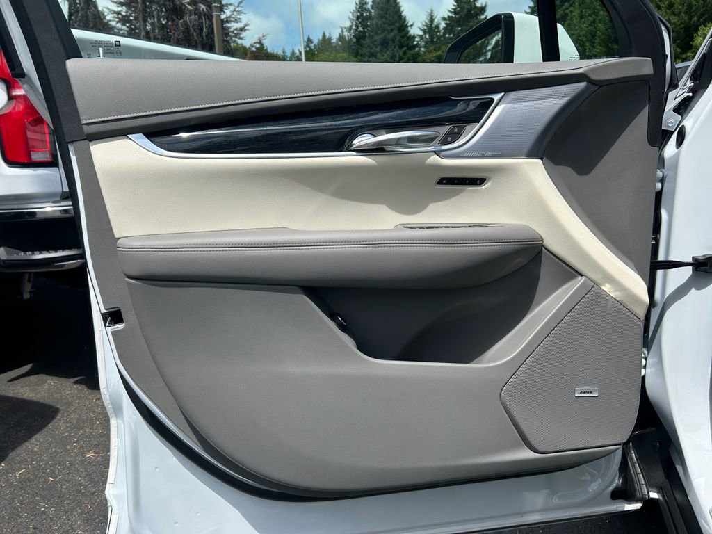 Used 2025 Cadillac XT6 Premium Luxury w/ Technology Package image 22