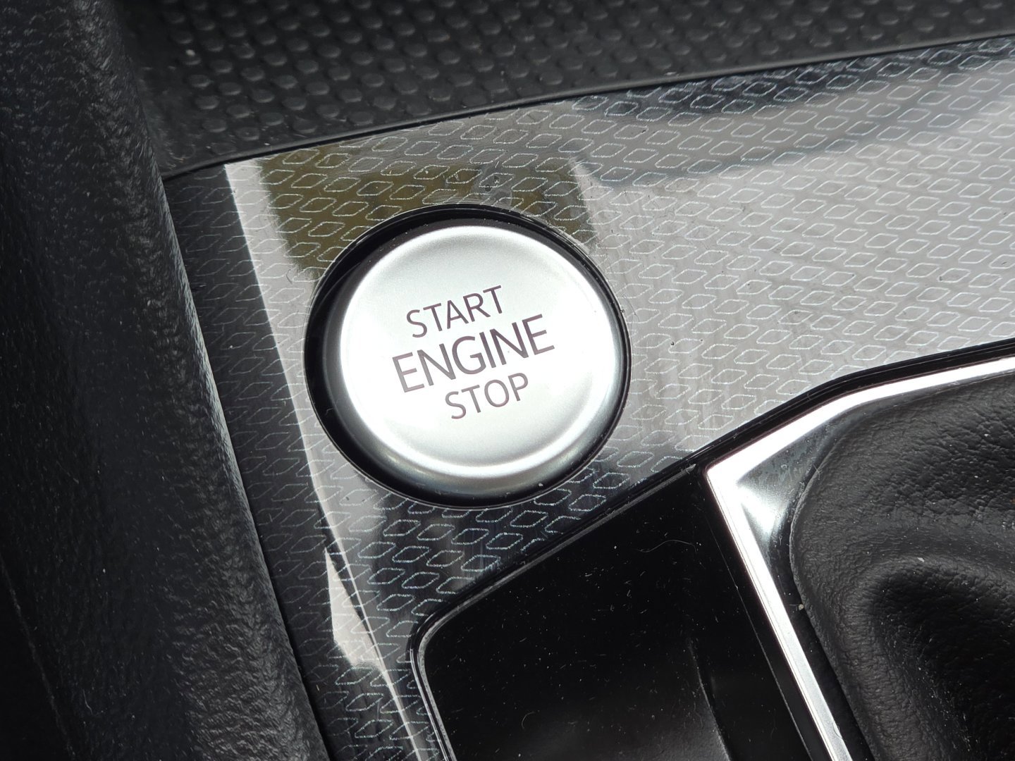 Certified 2025 Volkswagen Taos S AWD/4WD image 9