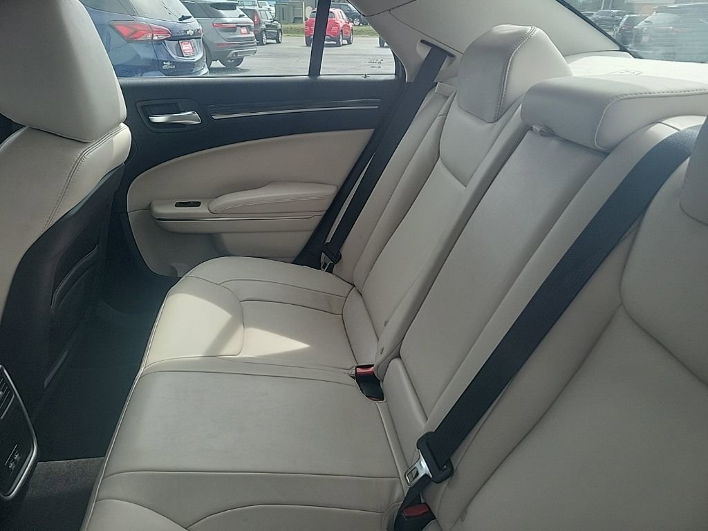 Used 2016 Chrysler 300 Limited image 22