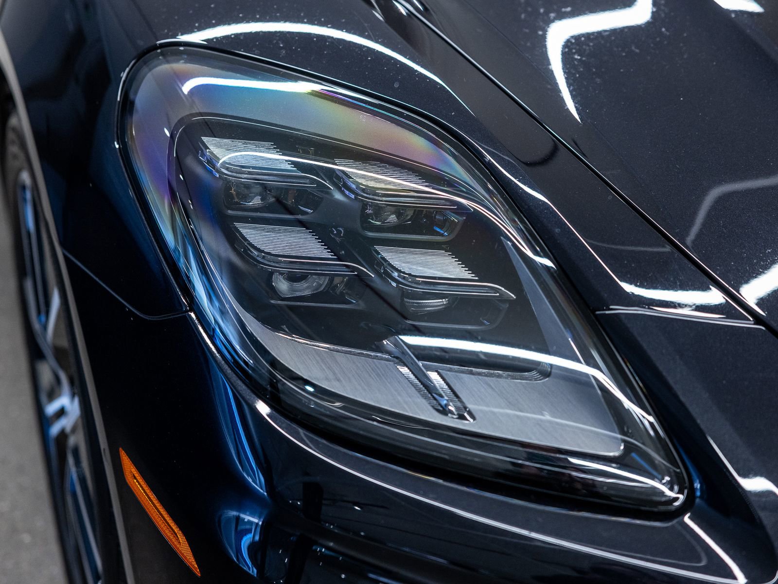 Certified 2025 Porsche Panamera RWD image 9
