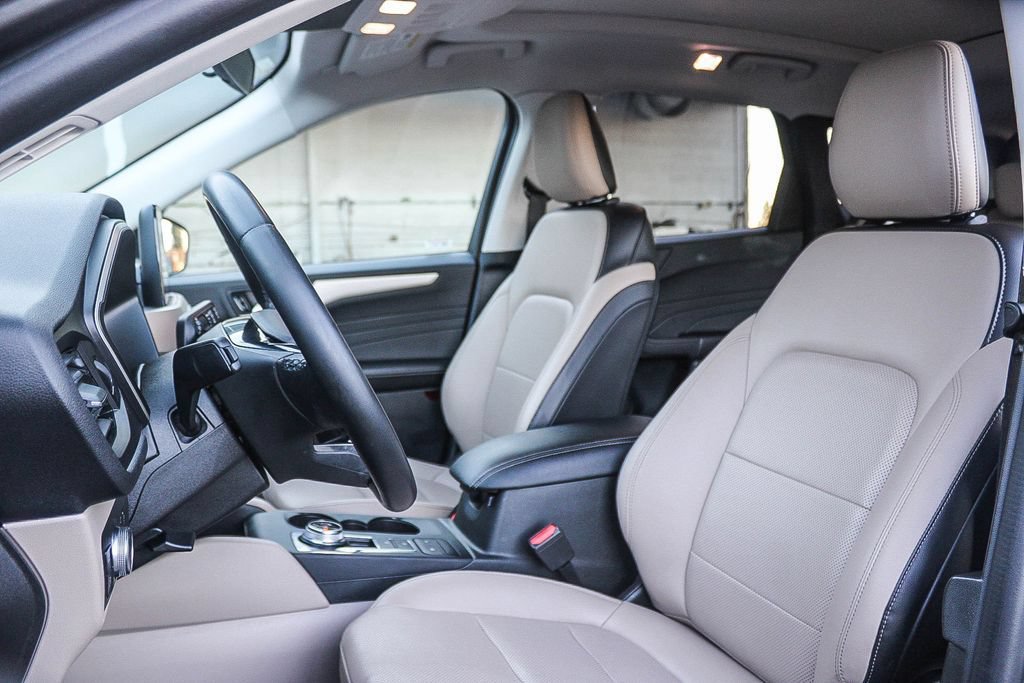 Used 2021 Ford Escape SEL w/ Technology Package FWD image 18