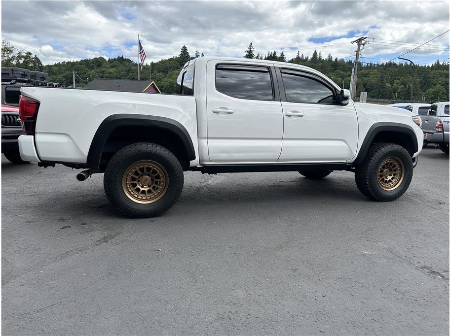 Used 2021 Toyota Tacoma SR5 w/ Trail Edition image 11