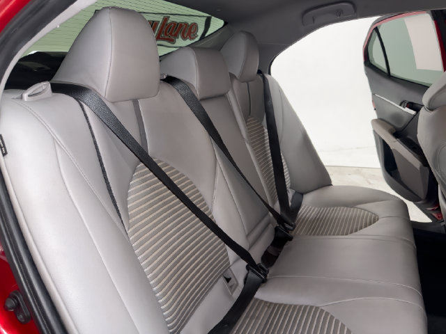 Used 2021 Toyota Camry SE FWD image 18